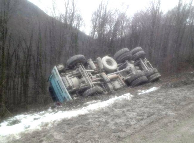 KASTAMONU’DA İKİ KAMYONUN ÇARPIŞMASI SONUCU MEYDANA GELEN KAZADA 1 KİŞİ YARALANDI. (EMİN TÜRKAY ÖZTÜRK/KASTAMONU-İHA)