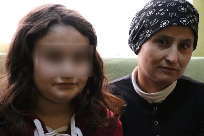 ZONGULDAK’IN EREĞLİ İLÇESİNDE EŞİNDEN AYRILAN VE 4 YILDIR HARABE GİBİ BİR EVDE 3 ÇOCUĞU İLE YAŞAM MÜCADELESİ VEREN 37 YAŞINDAKİ AYSUN ARKUT, YETKİLİLERDEN YARDIM İSTEDİ. (VEDAT KILIÇ/ZONGULDAK-İHA)