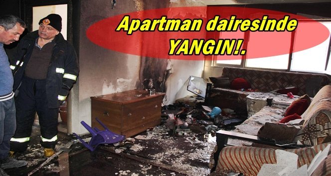 Yangın çıktı!. 2 kişi dumandan etkilendi, itfaiye aracı saplandı
