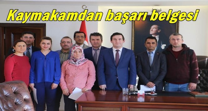 Kaymakam Öztürk’ten İmam Hatip Lisesi Müdür ve öğretmenlerine belge