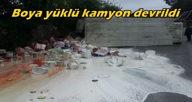 Virajı alamadı, yan yattı…