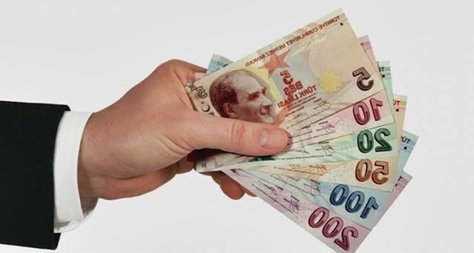 İşe giderken çanta buldu…