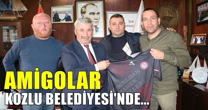 Genç Zonguldaklılar’dan başkana forma hediyesi…