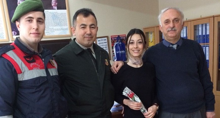 Jandarma kadınları günlerinde unutmadı…