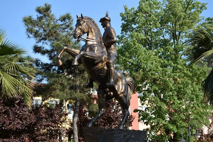 Çaycuma’nın göbeğine yeni Atatürk heykeli…