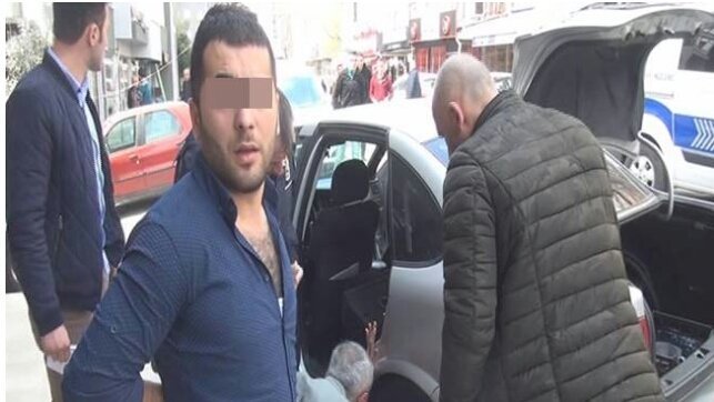 Gazeteciye saldırı anı kamerada…