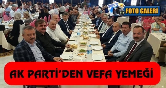 17. yaşını yemekle kutlayıp bir araya geldiler…