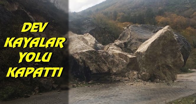 Kaya parçaları yola düştü…