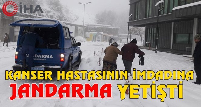 Kar nedeniyle ulaşılamayan köye jandarma ulaştı…