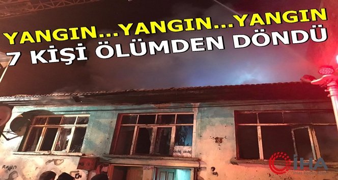 Ahşap ev, yangında kül oldu