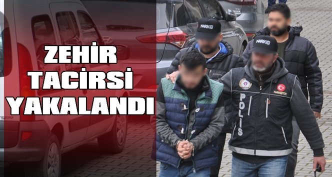 Gençlere uyuşturucu satarken yakalandı