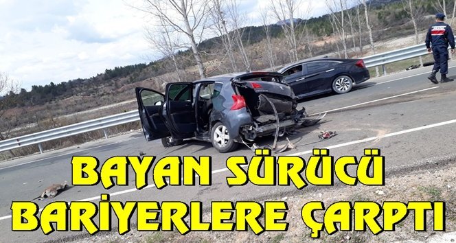 Yoldan çıkan otomobil bariyerlere çarptı