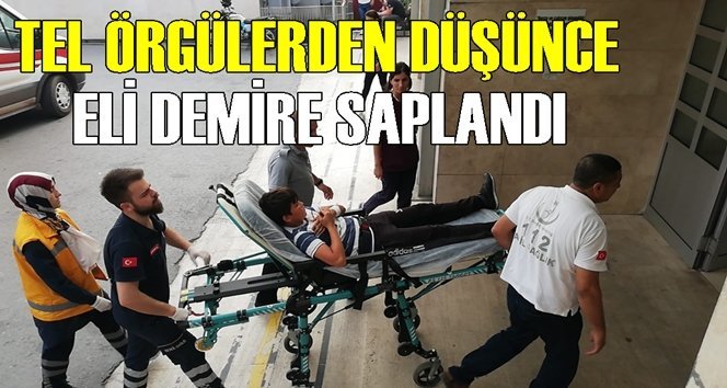 Tel örgülerden düştü, eline demir saplandı