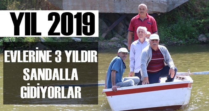 3 yıldır köylüler ulaşımlarını sandallarla sağlıyor