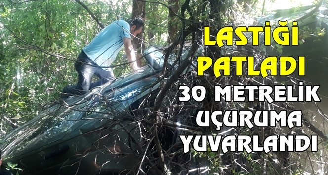 Lastiği patlayan araç, 30 metrelik uçuruma yuvarlandı