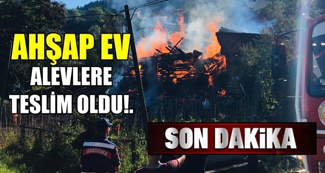 2 katlı ahşap ev alevlere teslim oldu