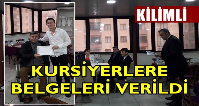 Web tasarım kursunu bitirenlere sertifika verildi