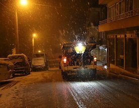  Zonguldak'ta dün akşam beklenen kar yağışı başladı