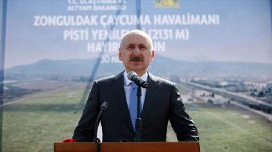 Ulaştırma Bakanı Karaismailoğlu, yenilenen Çaycuma Havalimanı’nı  ziyaret etti.