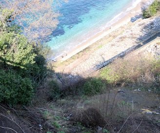 Zonguldak'ta otomobil 200 metreden denize uçtu