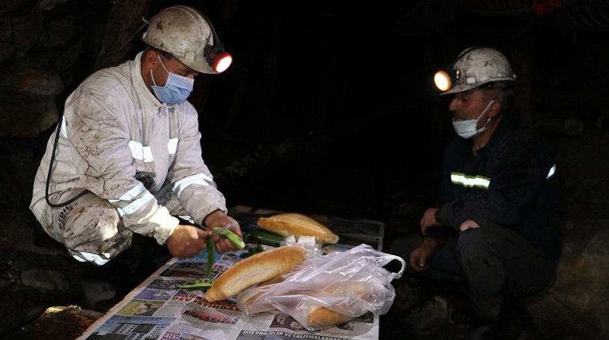 Zonguldak'ta Maden İşçileri İlk Sahurlarını Yerin Metrelerce Altında Yaptı