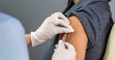 Vatandaşa yarım doz aşı yapıp diğer yarısını  satan 3 hemşire tutuklandı.