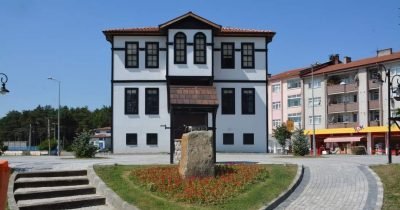 Çaycuma’da yapımı tamamlanan  müze evine Kantarcı ailesinin soy isminin verilmesi talebine MHP’ den itiraz.