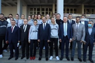 Bakan Kasapoğlu Zonguldak’ta spor tesisi açılışına katıldı