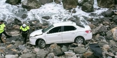 Zonguldak’ta seyir halinde olan araç denize uçtu.