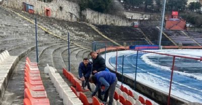 Zonguldak stadının kale arkası tribünlerine koltuk yerleştirildi