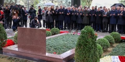 Turgut Özal için Topkapı`daki Anıt Mezar`da anma töreni düzenledi.