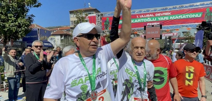 Zonguldak’ta 95 yaşındaki milli atlet kendi koşusuna katıldı