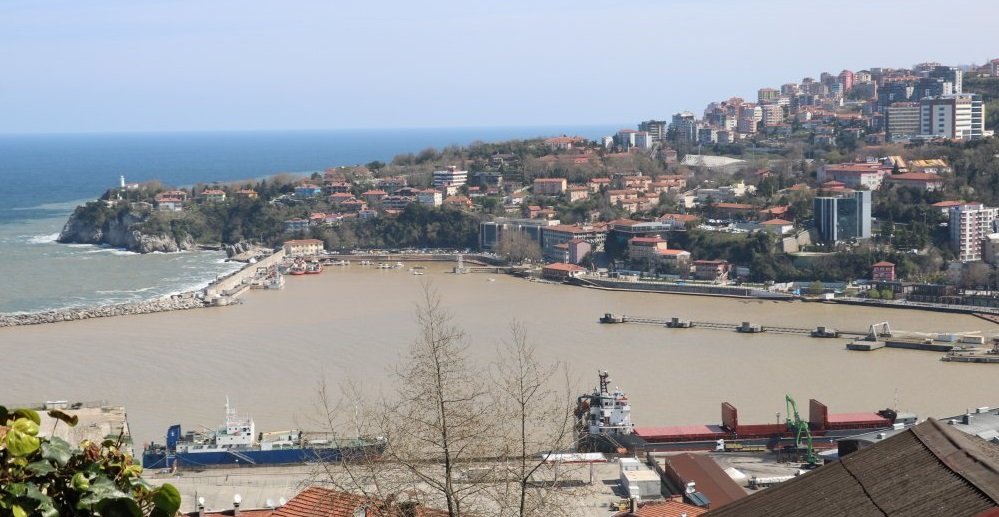 Zonguldak’ta sağanak sonrası denizin rengi değişti