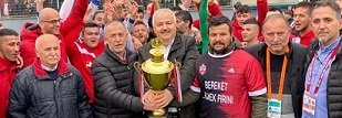 Zonguldak'ta antrenör baba ile başkan oğlunun şampiyonluk sevinci