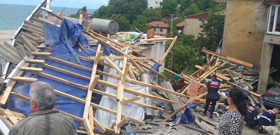Zonguldak Türkali köyünde hortum hasara neden oldu