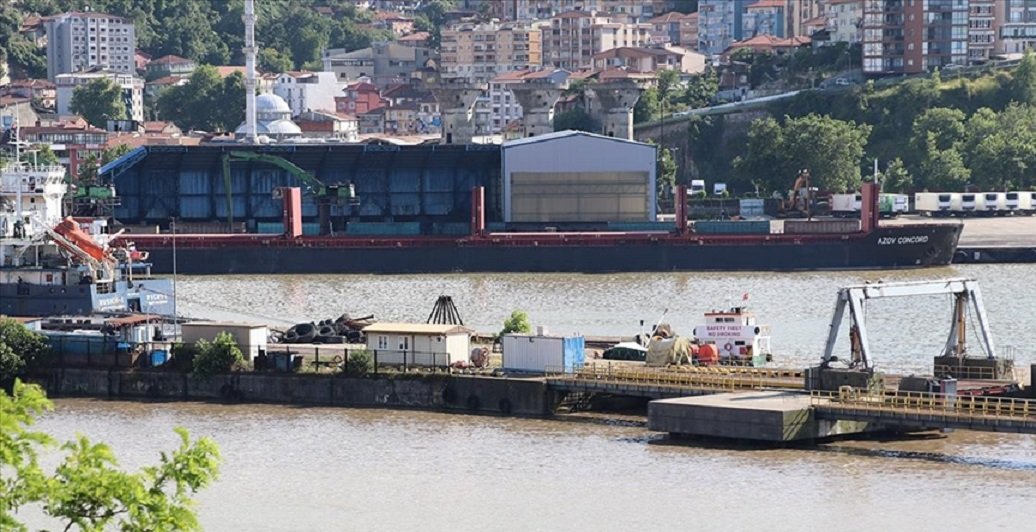 Ukrayna’dan yola çıkan ilk Türk kuru yük gemisi Zonguldak Limanına ulaştı