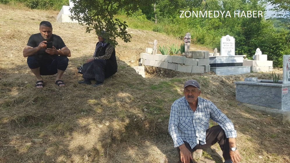 Zonguldak Türkali köyünde 'Arefe Günü' mezarlıklar ziyaret edildi