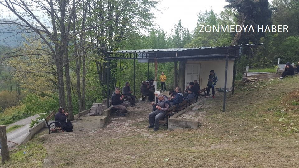 Zonguldak Türkali köyünde 'Arefe Günü' mezarlıklar ziyaret edildi