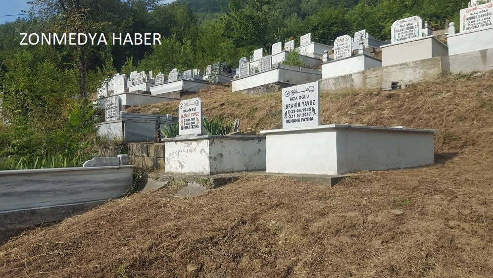 Zonguldak Türkali köyünde 'Arefe Günü' mezarlıklar ziyaret edildi