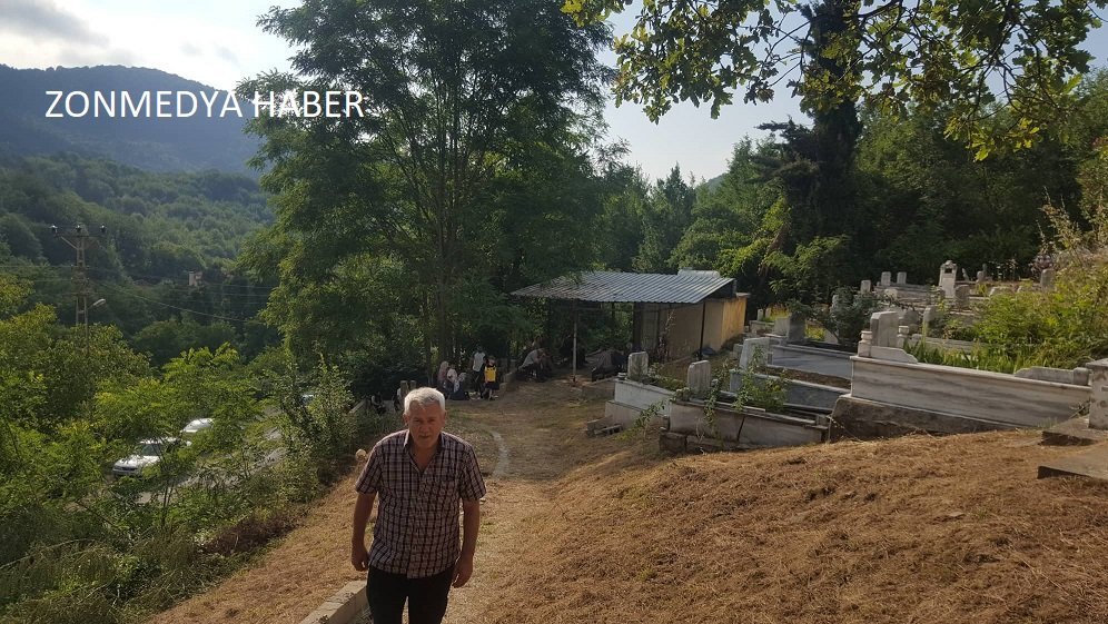 Zonguldak Türkali köyünde 'Arefe Günü' mezarlıklar ziyaret edildi
