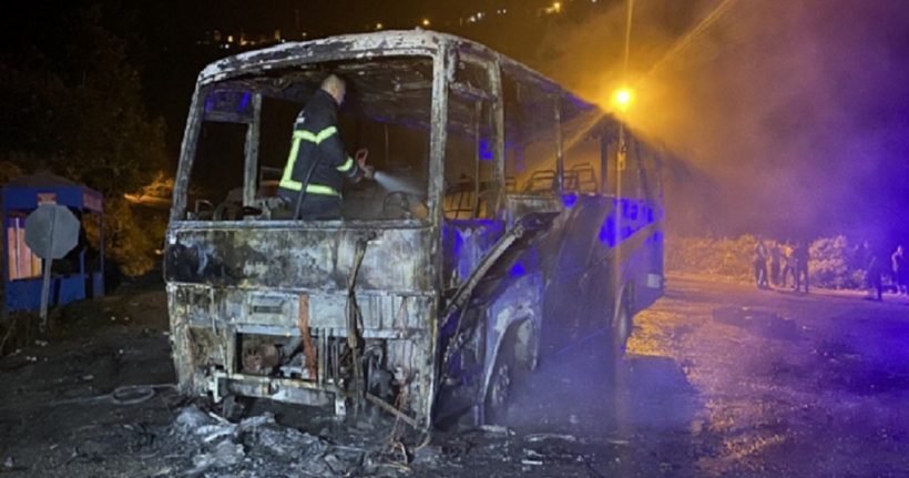 Zonguldak’ta seyir halindeki işçi servisi yandı