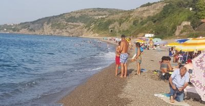 Zonguldak Türkali köyü sahili doldu taştı.