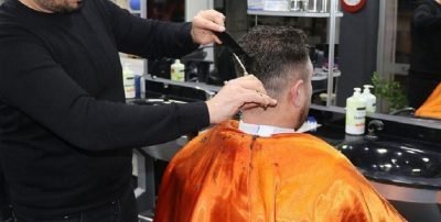 Berber ve kuaförlerin haftanın bir günü kapalı olması uygulaması ertelendi