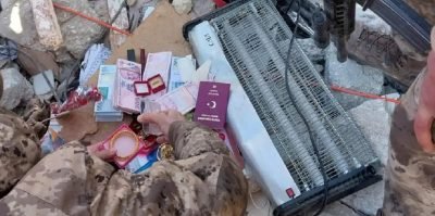 Madencilerimiz, enkaz altında buldukları para ve altını jandarmaya teslim etti.