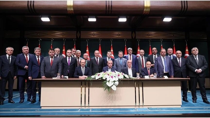 Kamu işçisine yüzde 45 zam. En düşük kamu işçisi ücreti 15 bin liraya çıkıyor