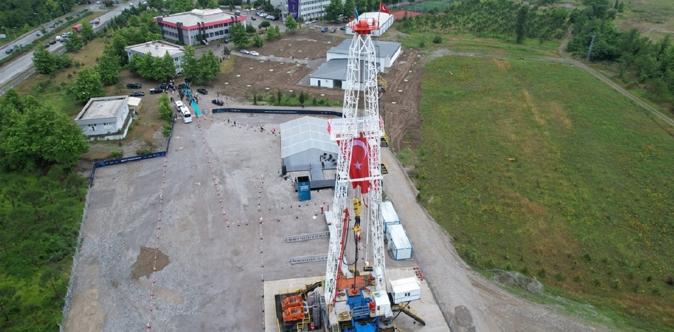 Zonguldak Bülent Ecevit Üniversitesinde sondaj kulesi açıldı