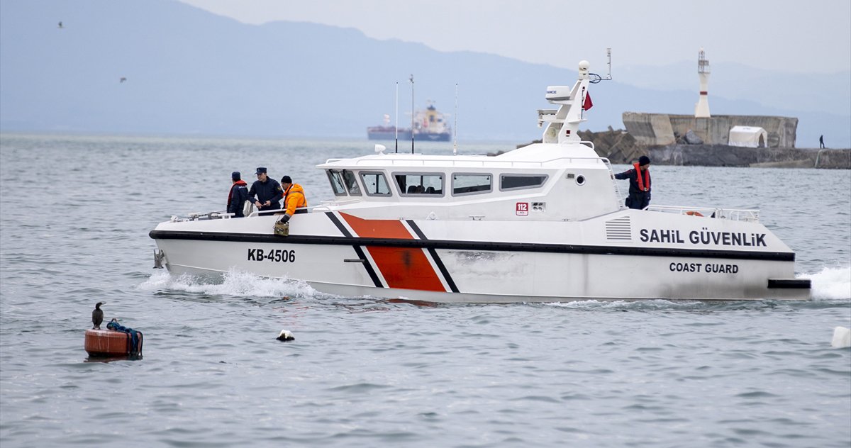 Zonguldak’ta batan geminin kayıp 7 personelini arama çalışmaları sürüyor