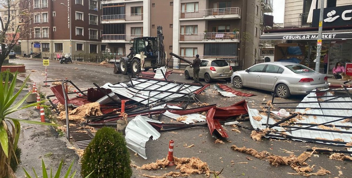 Zonguldak’ta fırtına yeniden etkisini gösterdi