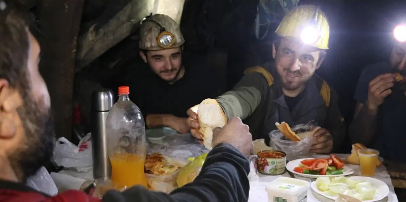 Zonguldak’ta maden işçileri yerin 200 metre altında ilk sahurlarını yaptı