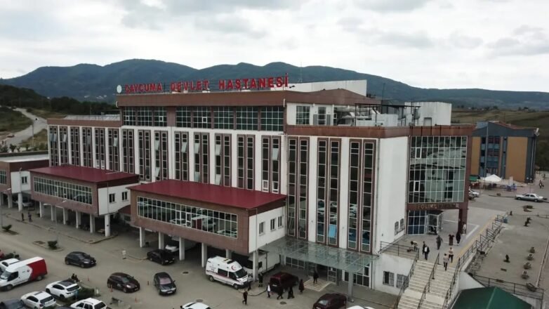 Zonguldak Çaycuma’da 16 yaşındaki çocuk, ağrı şikayetiyle gittiği hastanede doğum yaptı